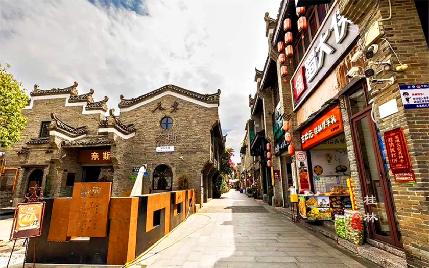 Ngõ Đông Tây - Toan Phat travel